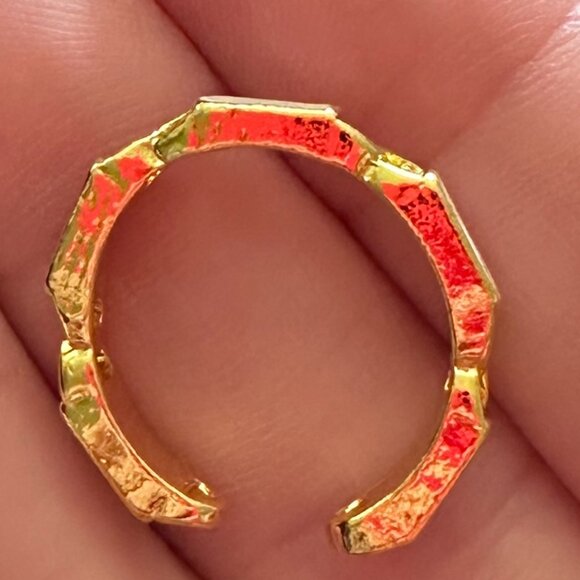 Gold and white ring - Picture 2 of 2